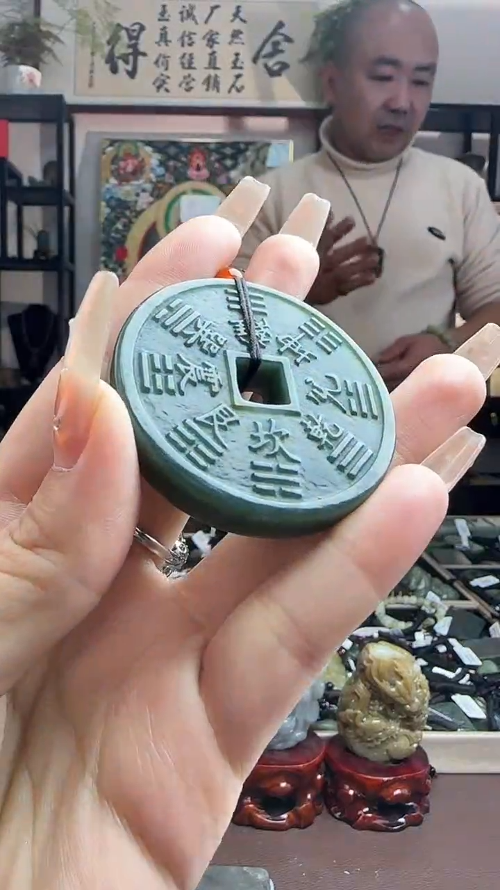 颈饰未镶嵌和田玉山鬼多样性发其一