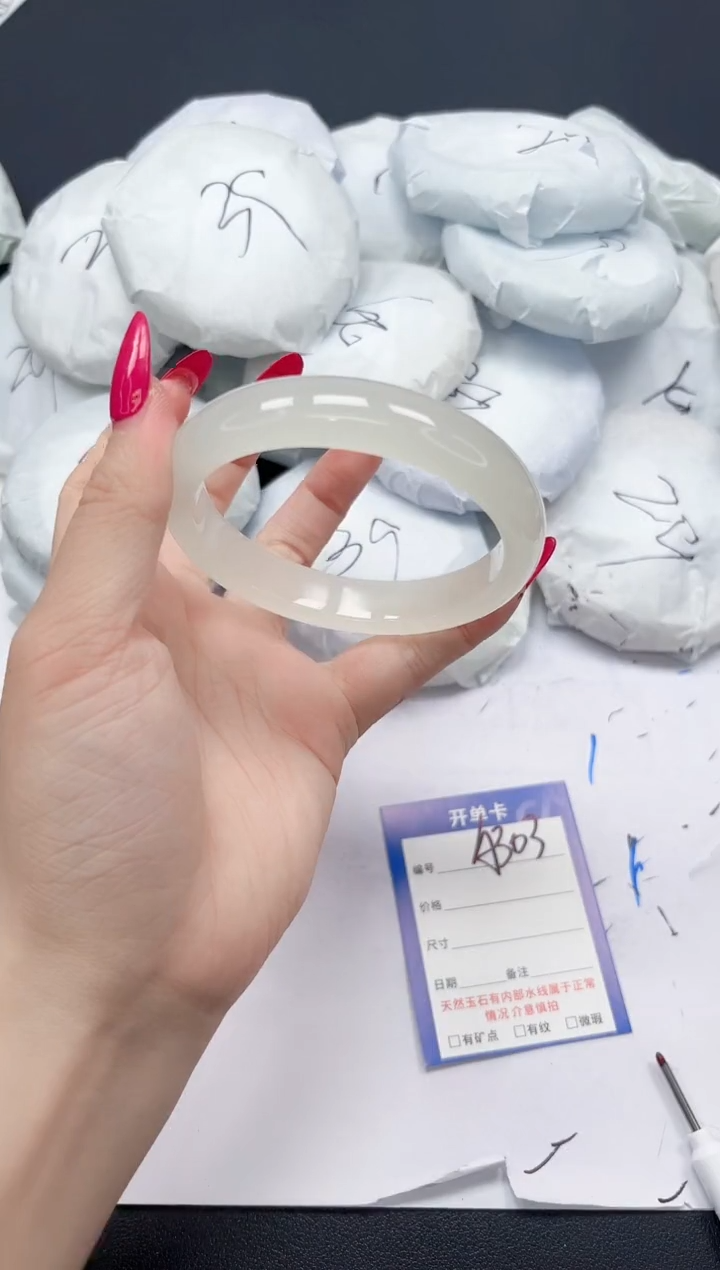 未镶嵌手镯石英质玉A303/63