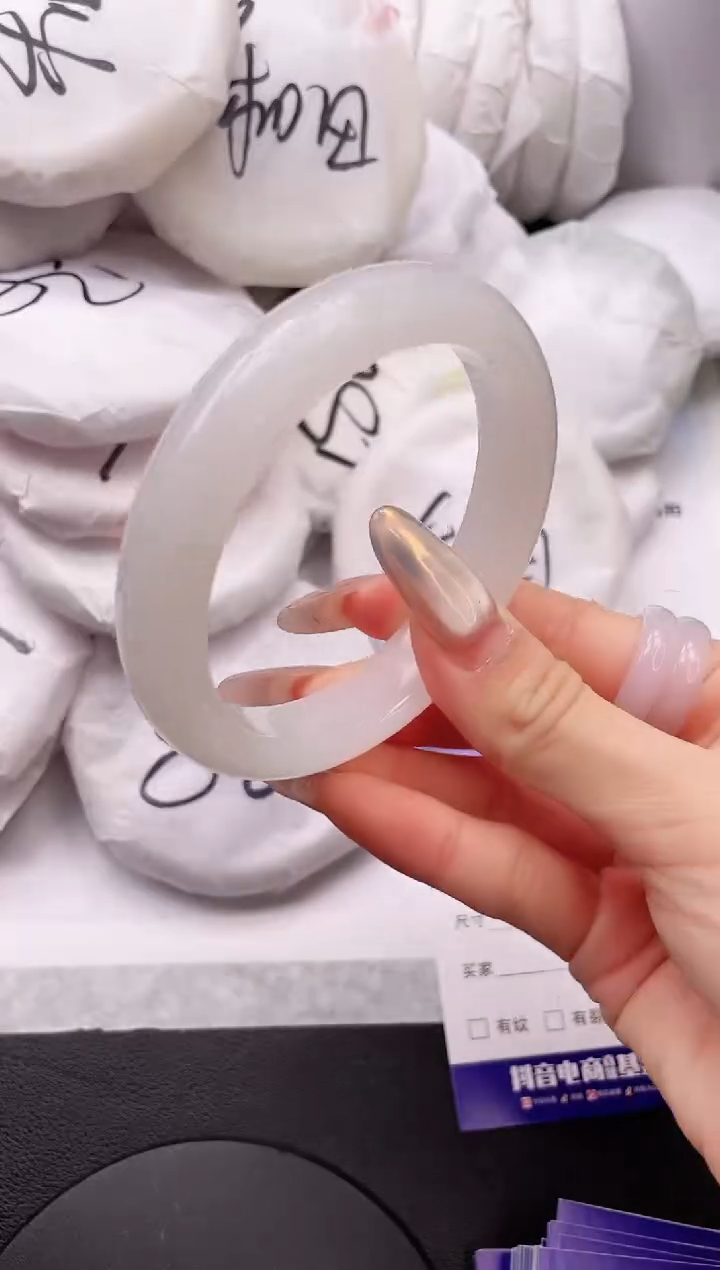 【闪购商品】石英质玉手镯未镶嵌8K05-60