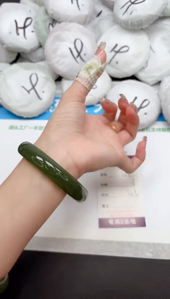 未镶嵌手镯石英质玉146-64.3