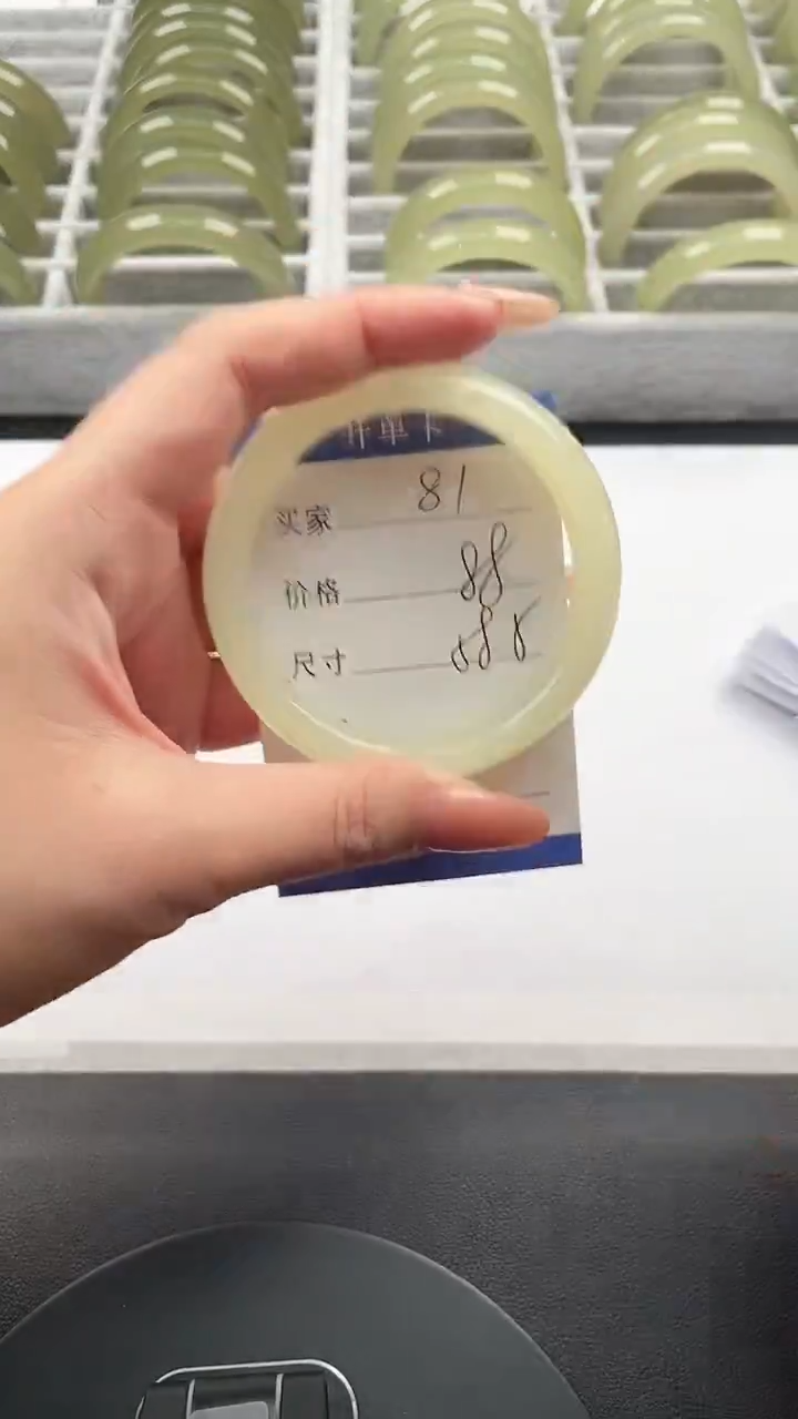 未镶嵌手镯石英质玉蜂蜜水