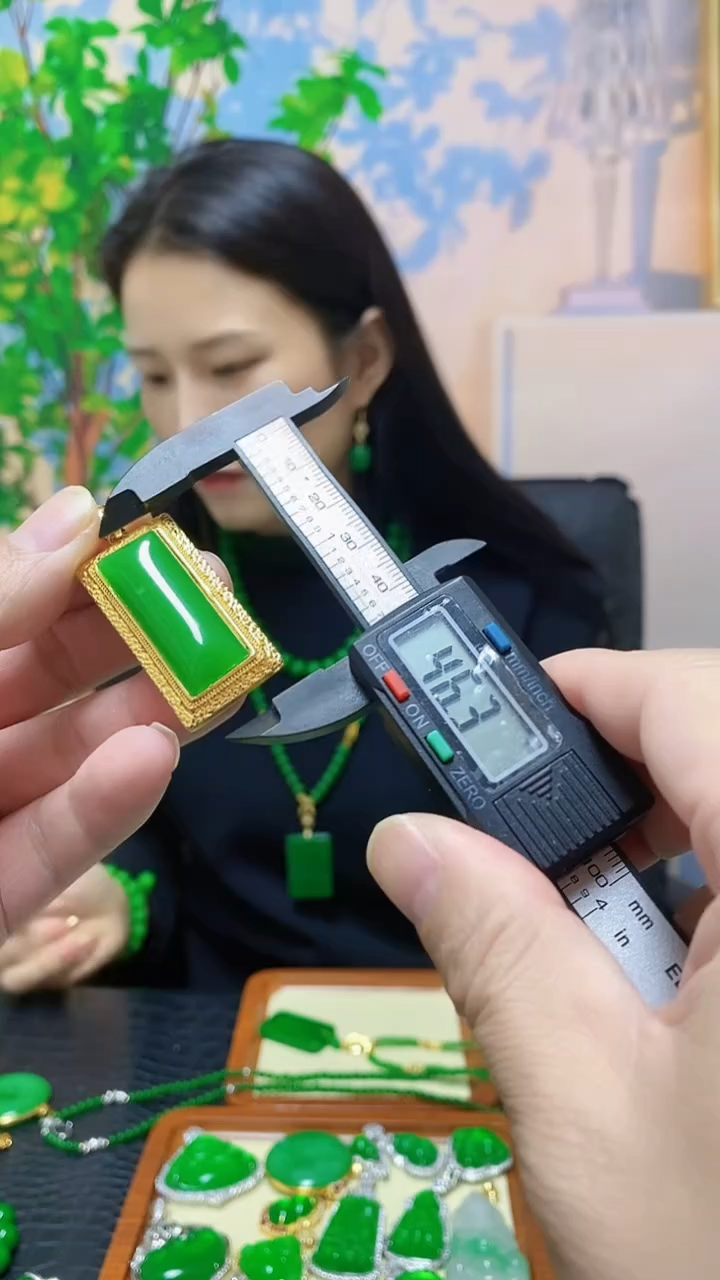 【闪购商品】翡翠吊坠(赠链)14K金镶嵌翡翠吊坠