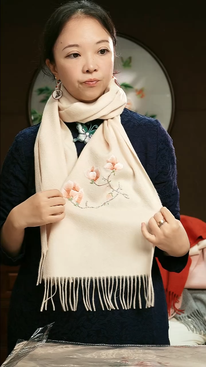 刺绣湘传礼刺绣羊绒围巾