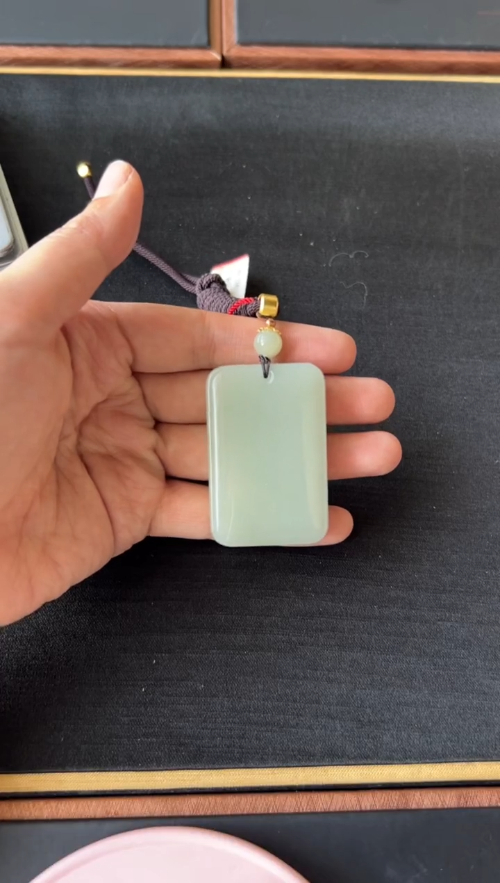 【闪购商品】和田玉吊坠(赠链)未镶嵌且末微色差近矿