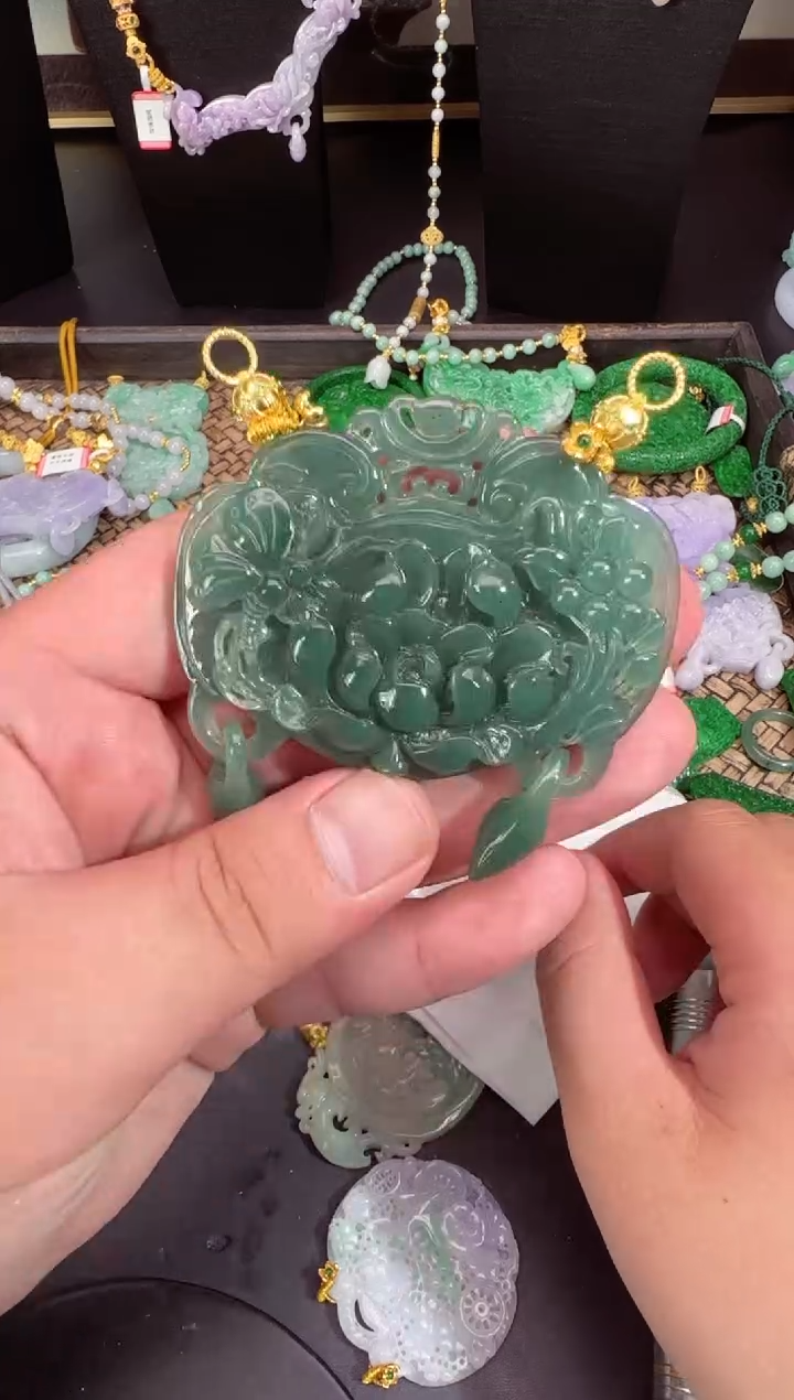 【闪购商品】翡翠颈饰未镶嵌牌子