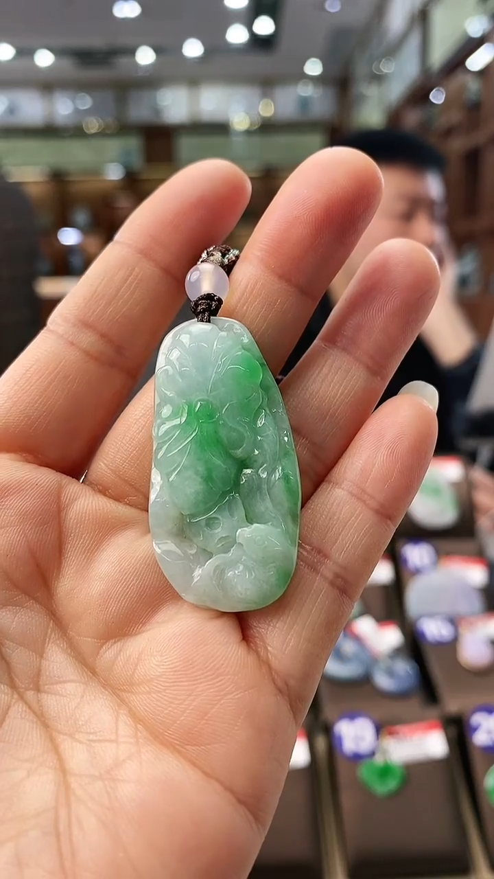 【闪购商品】翡翠颈饰未镶嵌荷叶鱼