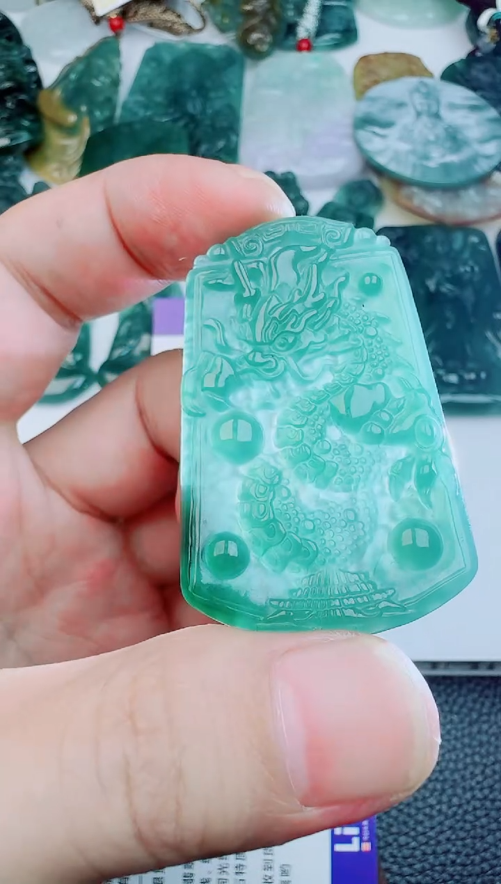 【闪购商品】翡翠吊坠(不含链)未镶嵌多样性随机发其一