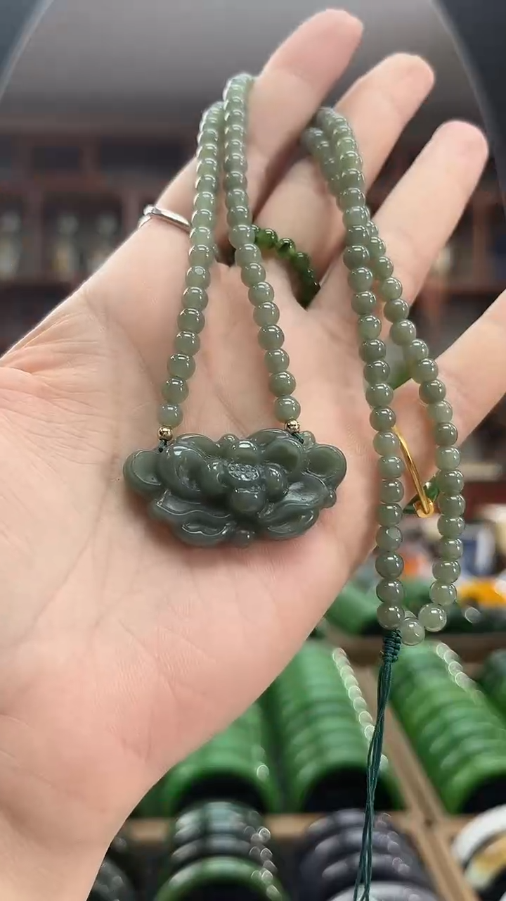 颈饰未镶嵌和田玉莲花项链