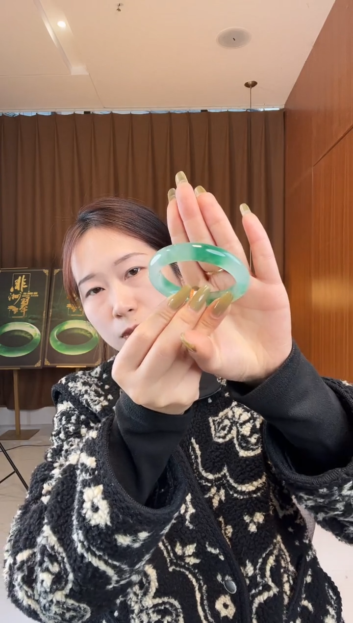 【闪购商品】石英质玉手镯未镶嵌非洲翠