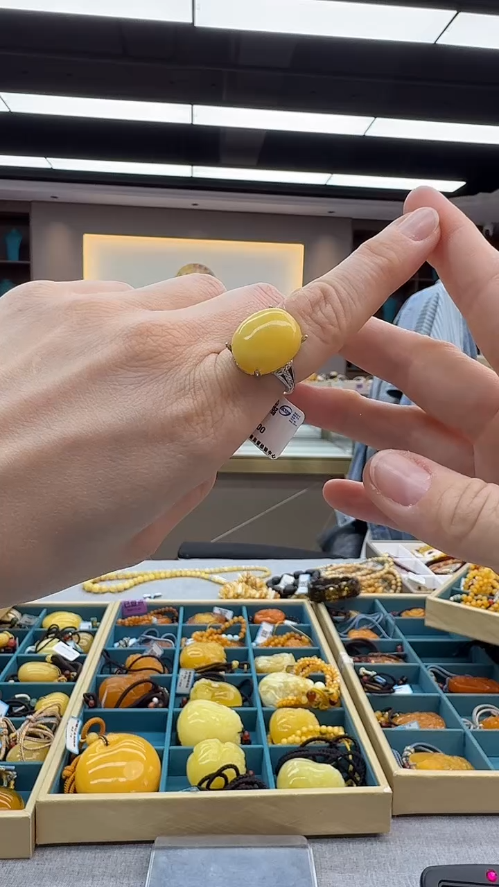 未镶嵌琥珀戒指108秒拍号 假一罚三 