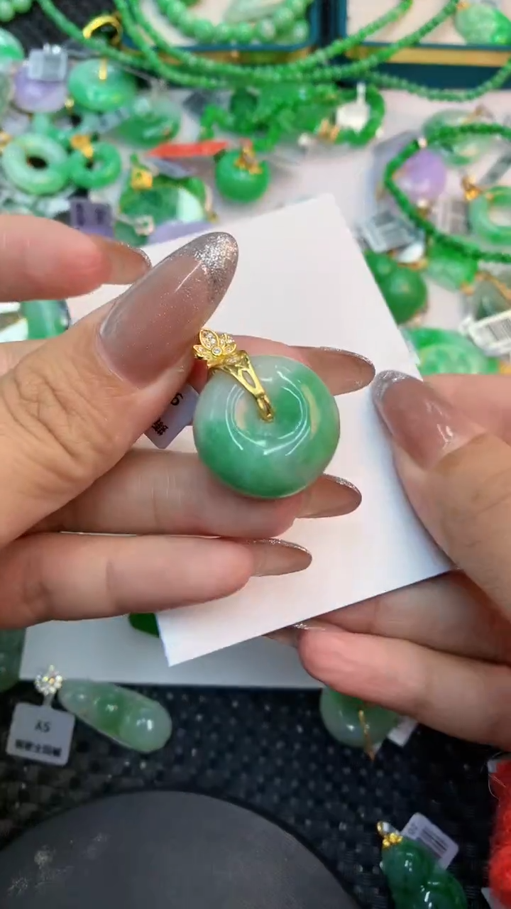 颈饰未镶嵌翡翠1