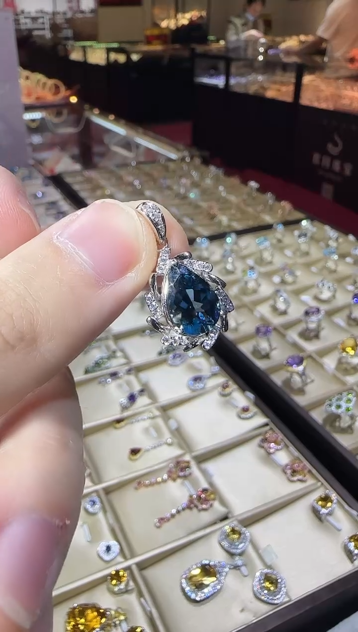 颈饰银S925镶嵌托帕石11*14mm伦敦蓝吊坠