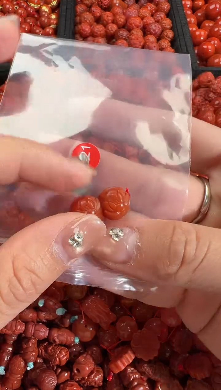 南红玛瑙未镶嵌颈饰1