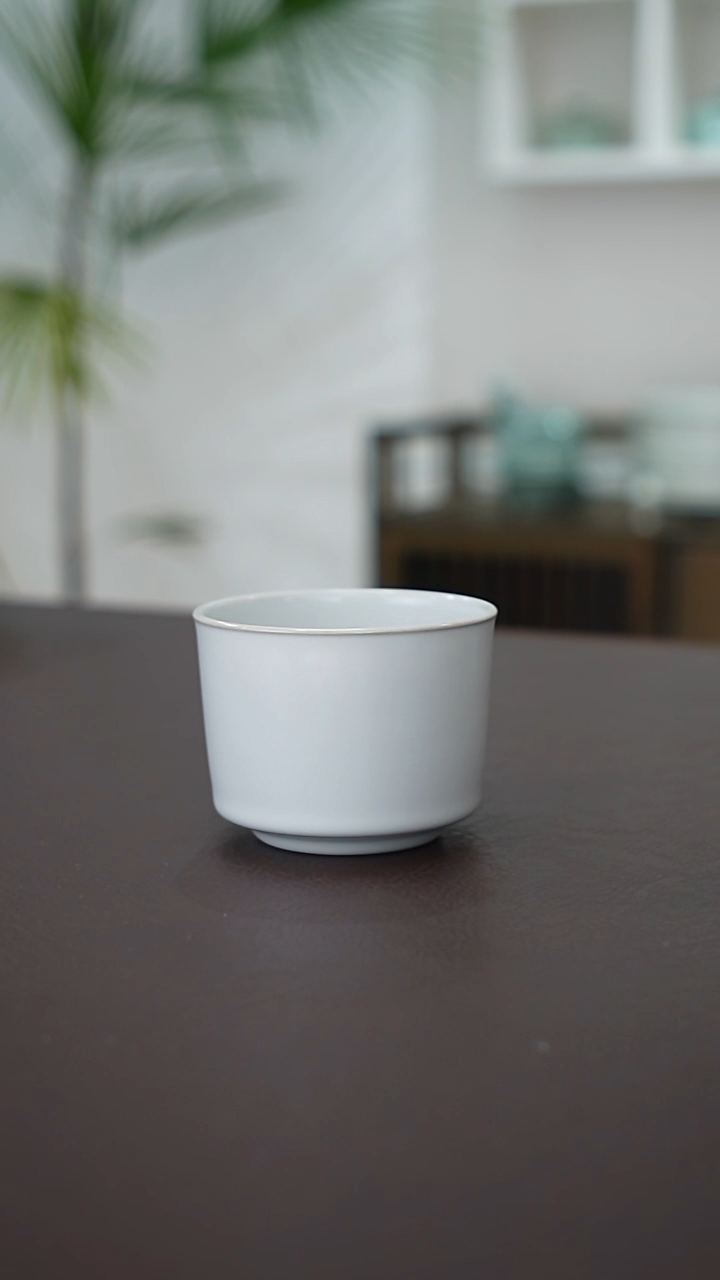 月白釉马蹄杯有暇福利     无纹