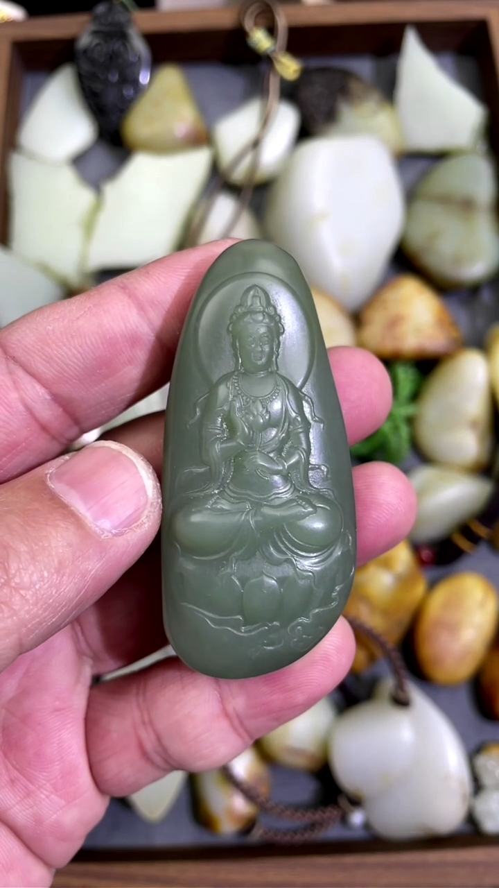 【闪购商品】和田玉颈饰未镶嵌湖水绿观音青海料