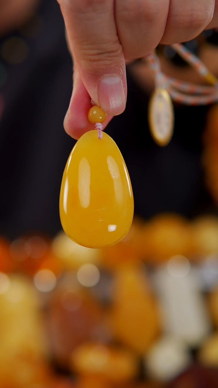 【闪购商品】蜜蜡颈饰未镶嵌焦皮料水滴吊坠