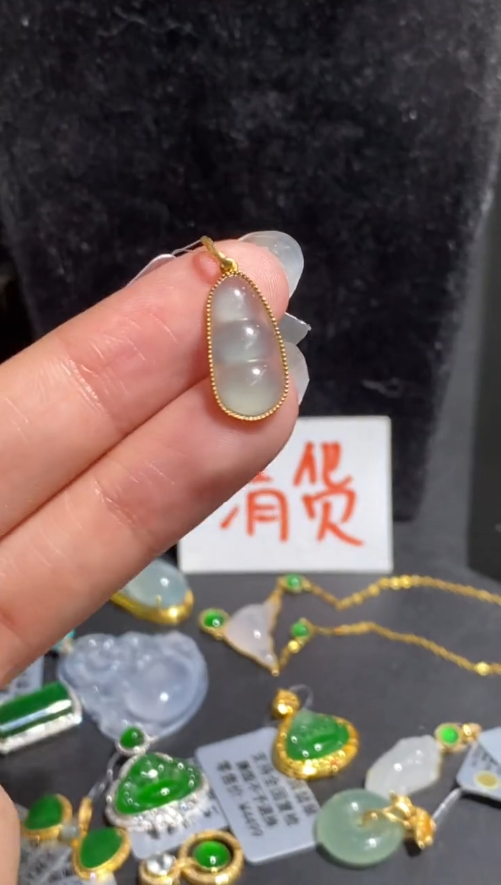 【闪购商品】翡翠颈饰18K金镶嵌吊坠