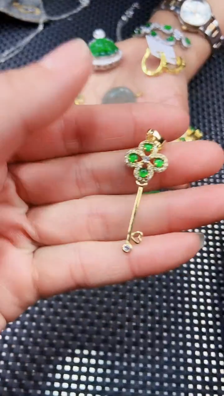 【闪购商品】翡翠吊坠(不含链)未镶嵌111111111