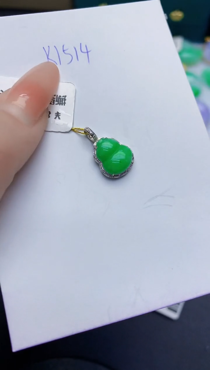 颈饰18K金镶嵌翡翠缅甸天然翡翠A货