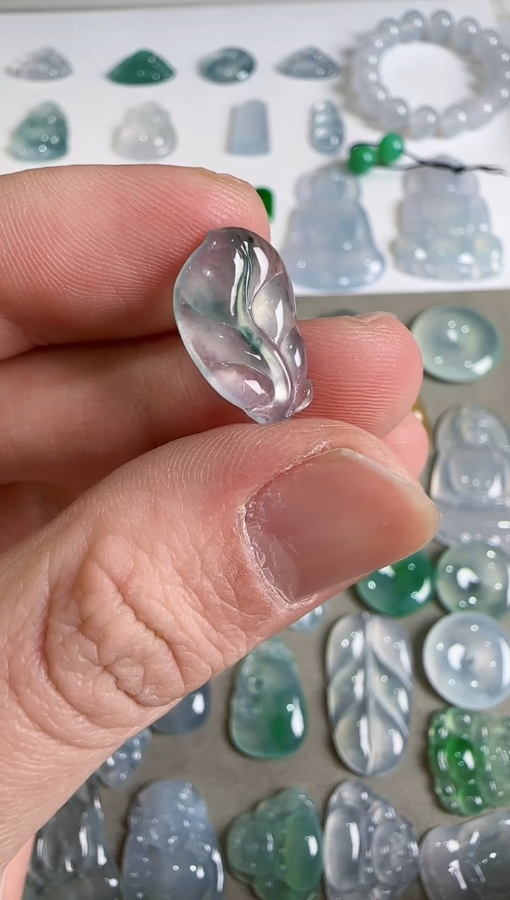 吊坠(不含链)未镶嵌翡翠.