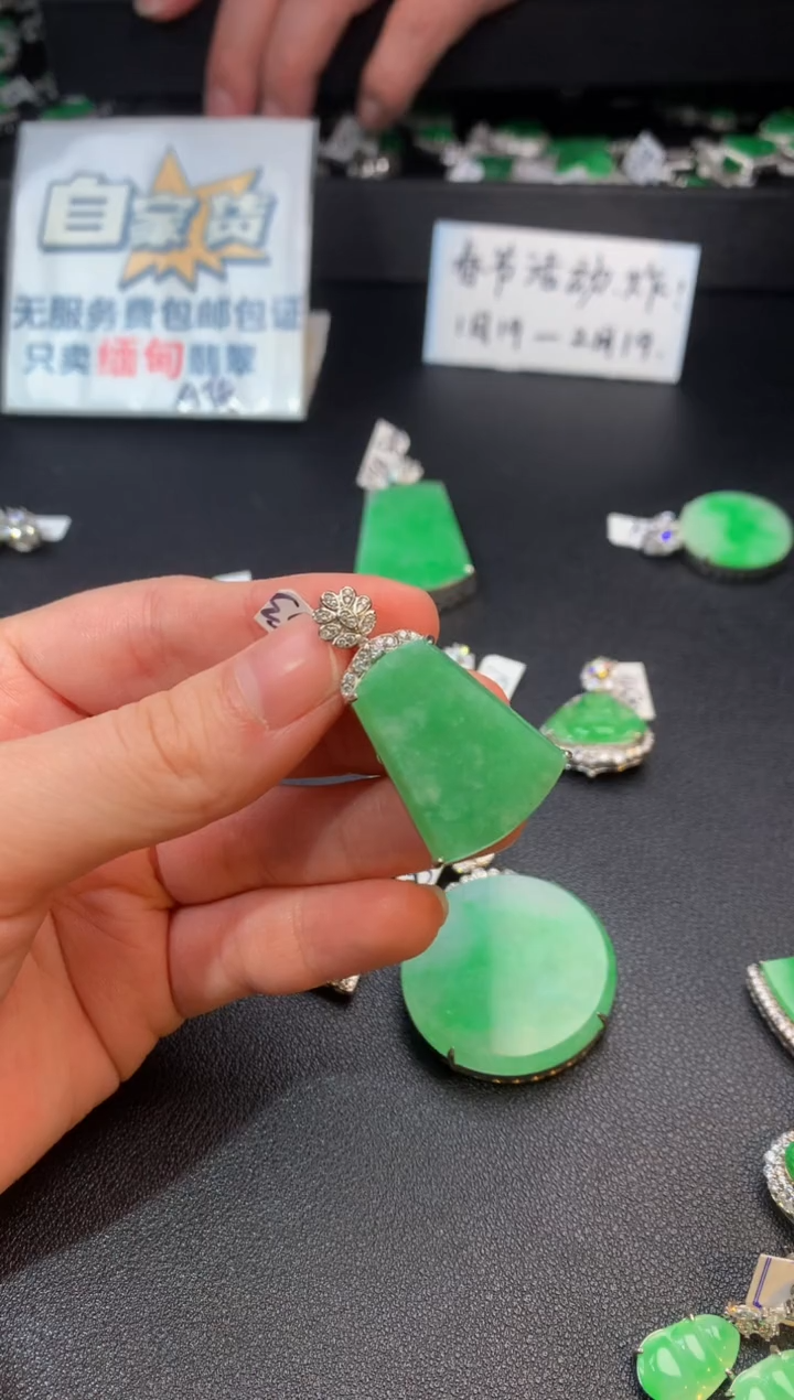 【闪购商品】翡翠颈饰银S925镶嵌翡翠