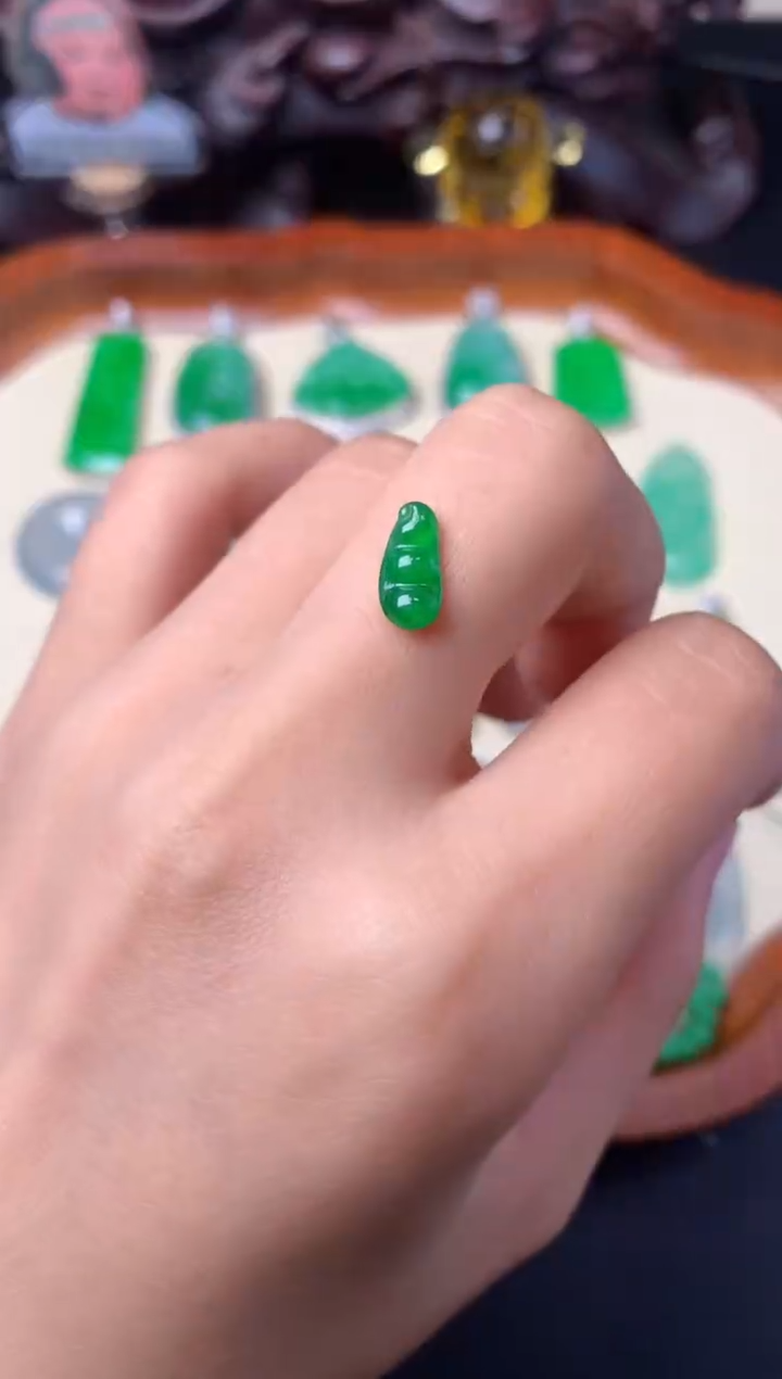 定制翡翠未镶嵌裸石（定制镶嵌）