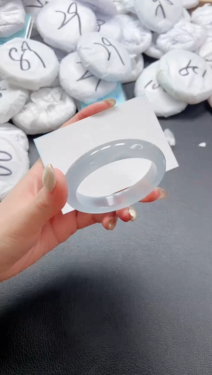 【闪购商品】石英质玉手镯未镶嵌 7L154-52