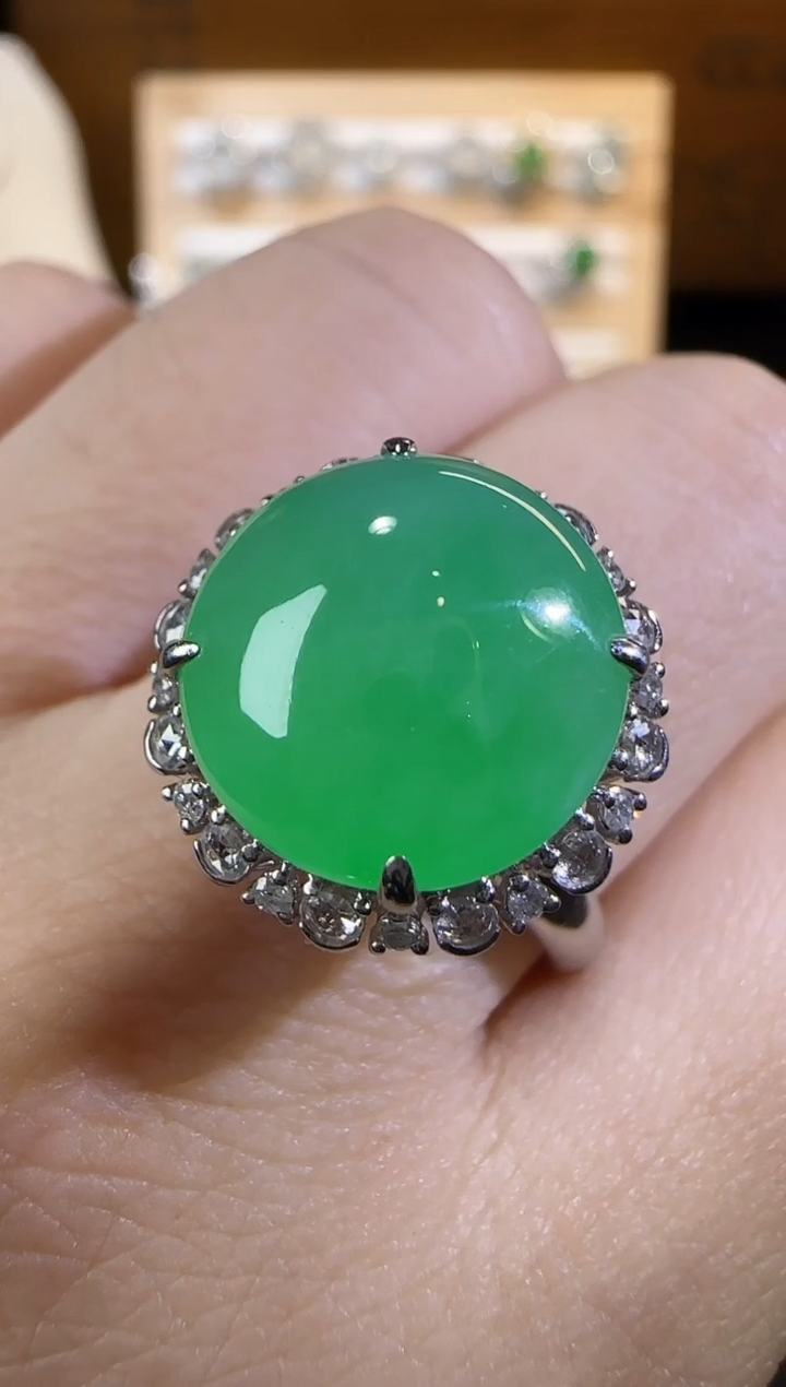 翡翠戒指18K金镶嵌翡翠 戒指 18K金镶嵌