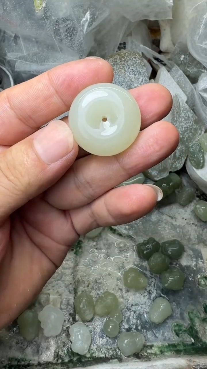 和田玉未镶嵌颈饰1