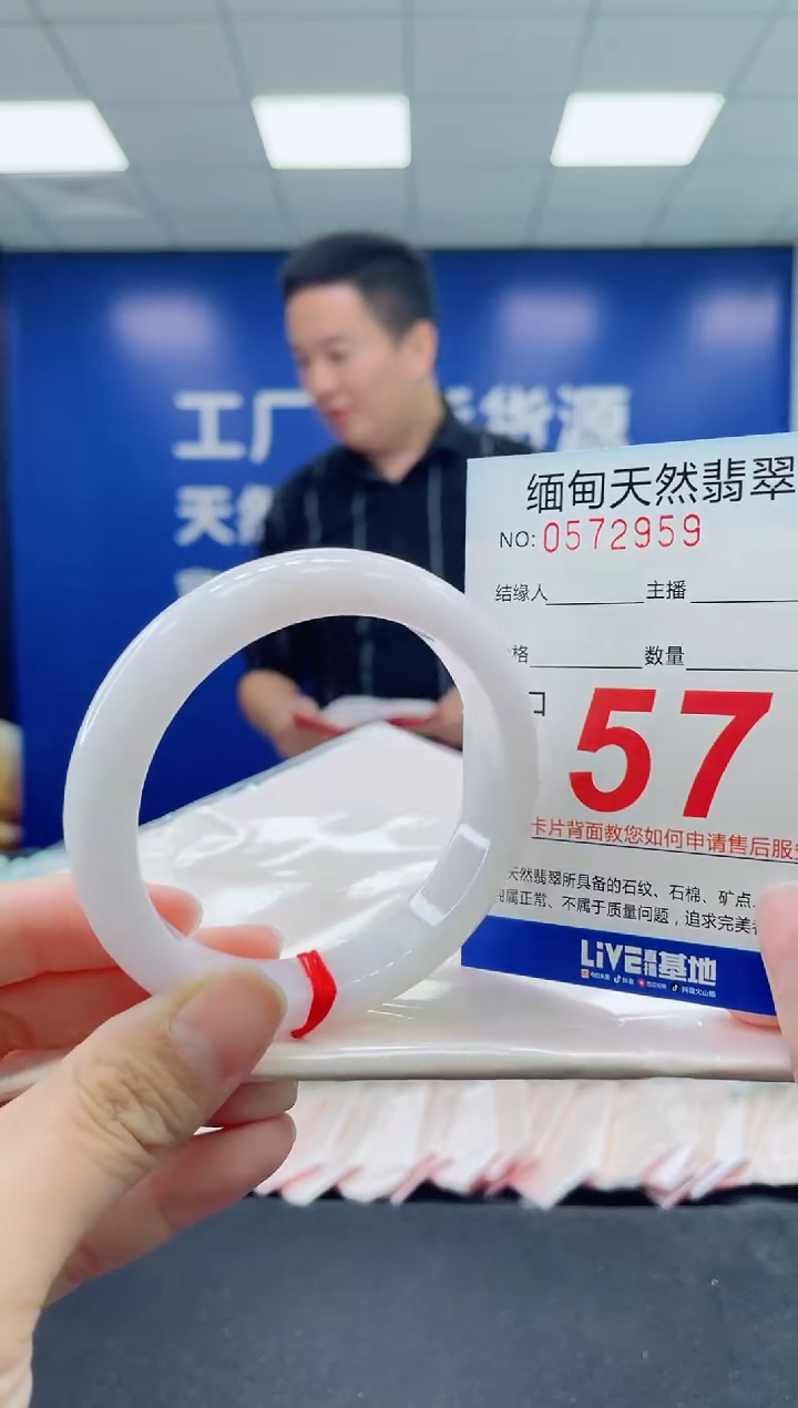 未镶嵌手镯翡翠天然翡翠手镯