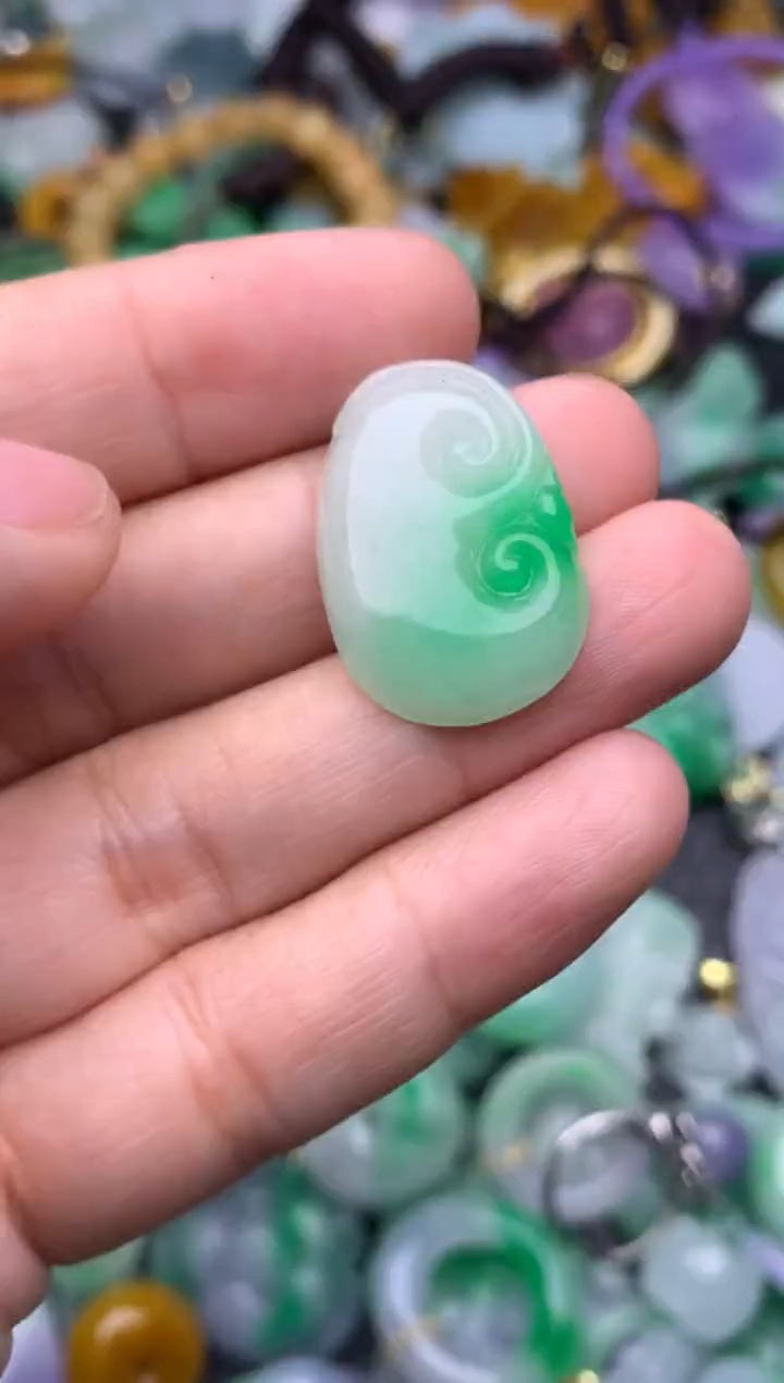 颈饰未镶嵌翡翠天然缅甸翡翠吊坠