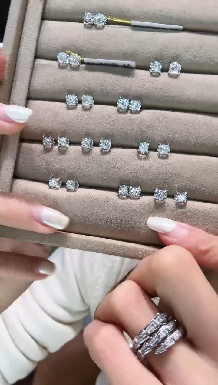 【闪购商品】钻石耳饰铂Pt950镶嵌60分牛头多样性发其一