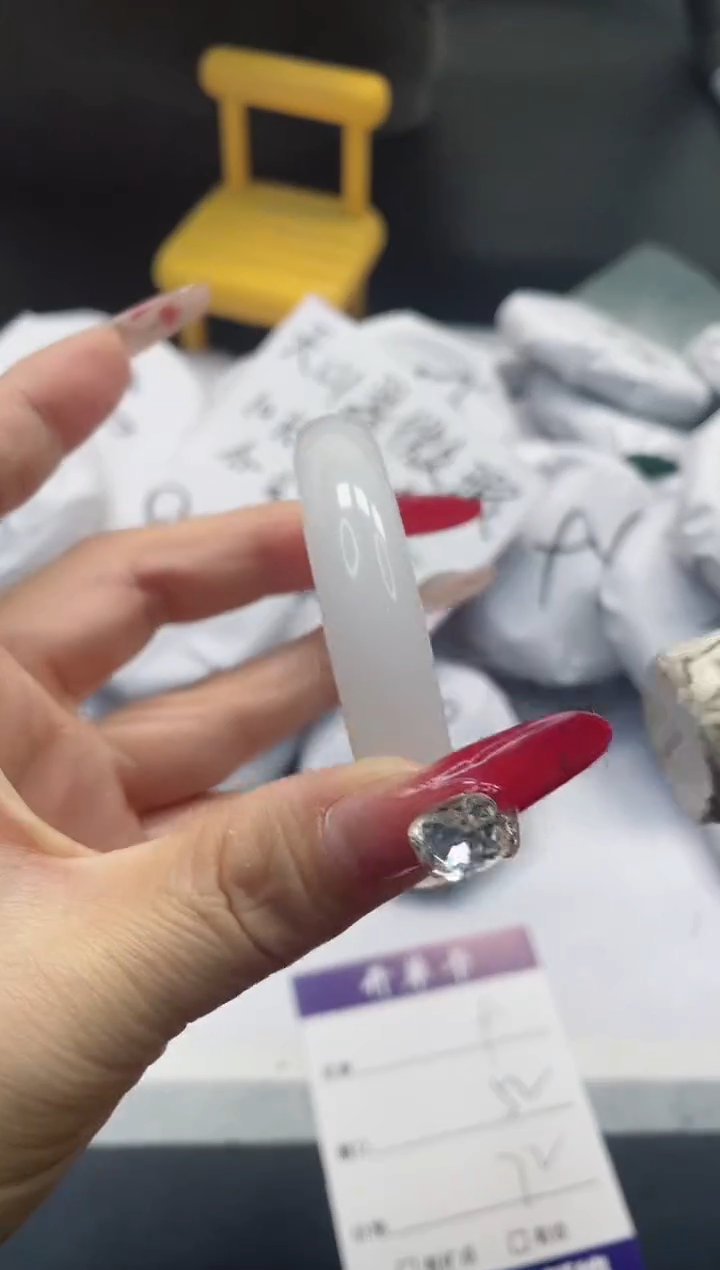 【闪购商品】石英质玉手镯未镶嵌9