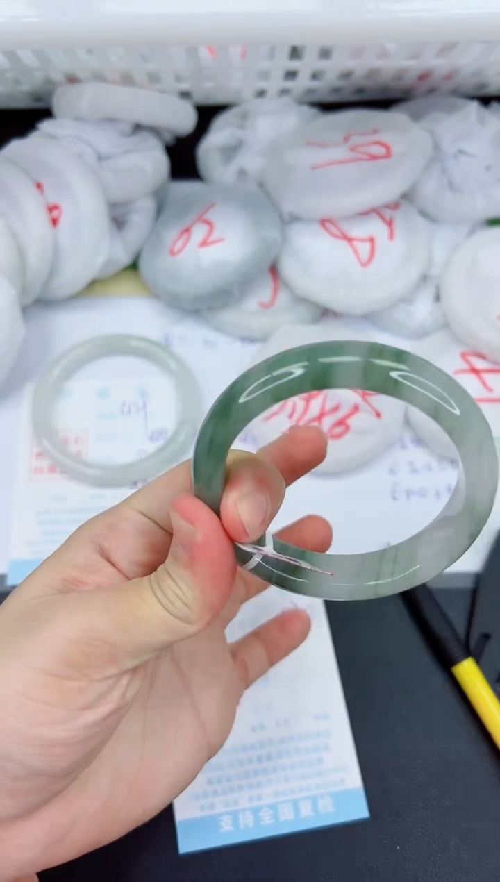 【闪购商品】石英质玉手镯未镶嵌430-58.8