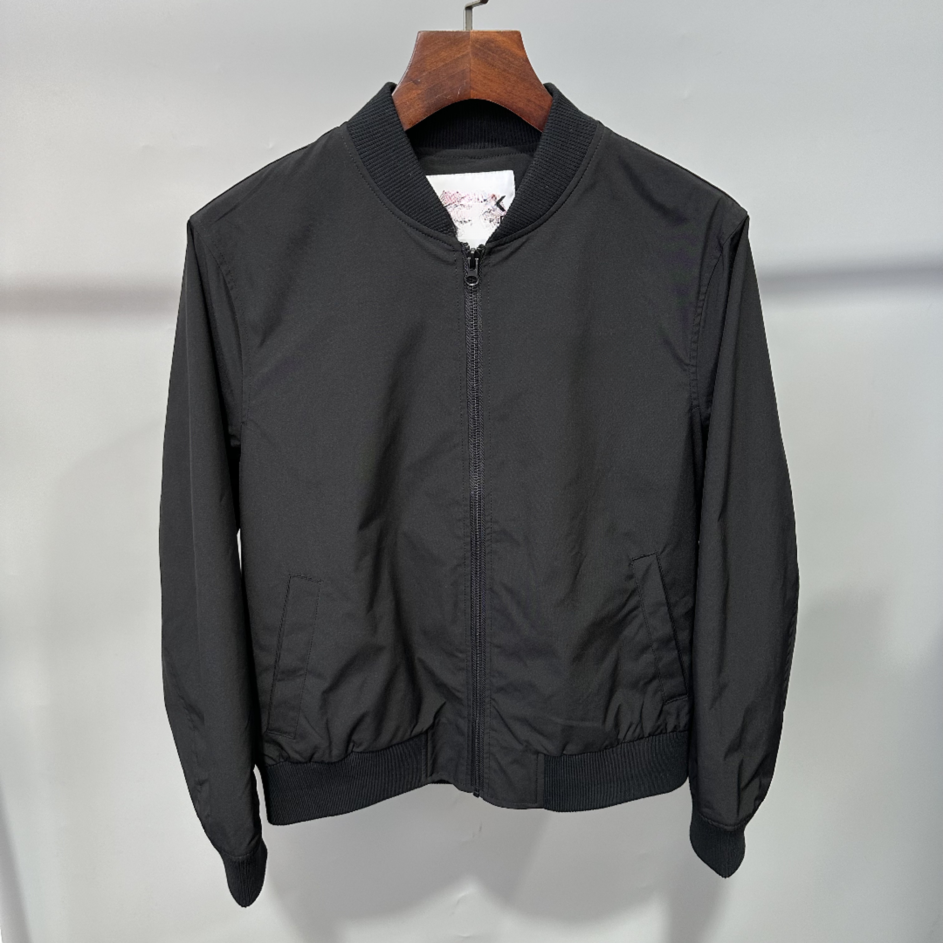 MK 秋季男款黑色简约百搭棒球领胸口字母印花休闲夹克外套 22007