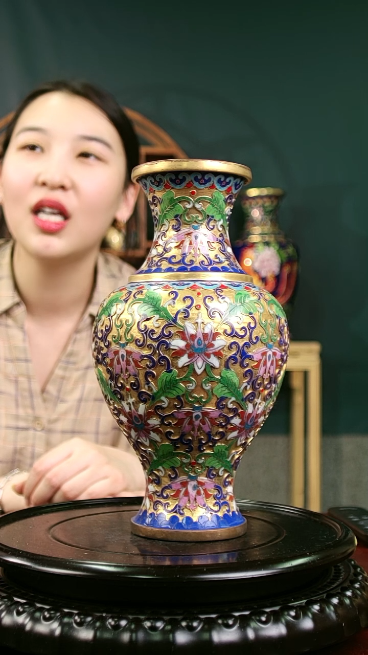 长**蔓非遗技艺金地景泰蓝赏瓶