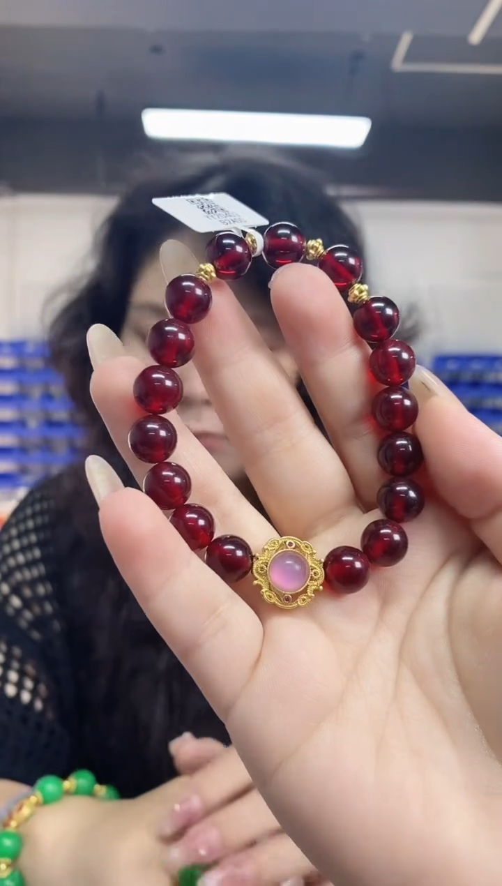 未镶嵌血珀裸石多样性发其一颜色微差