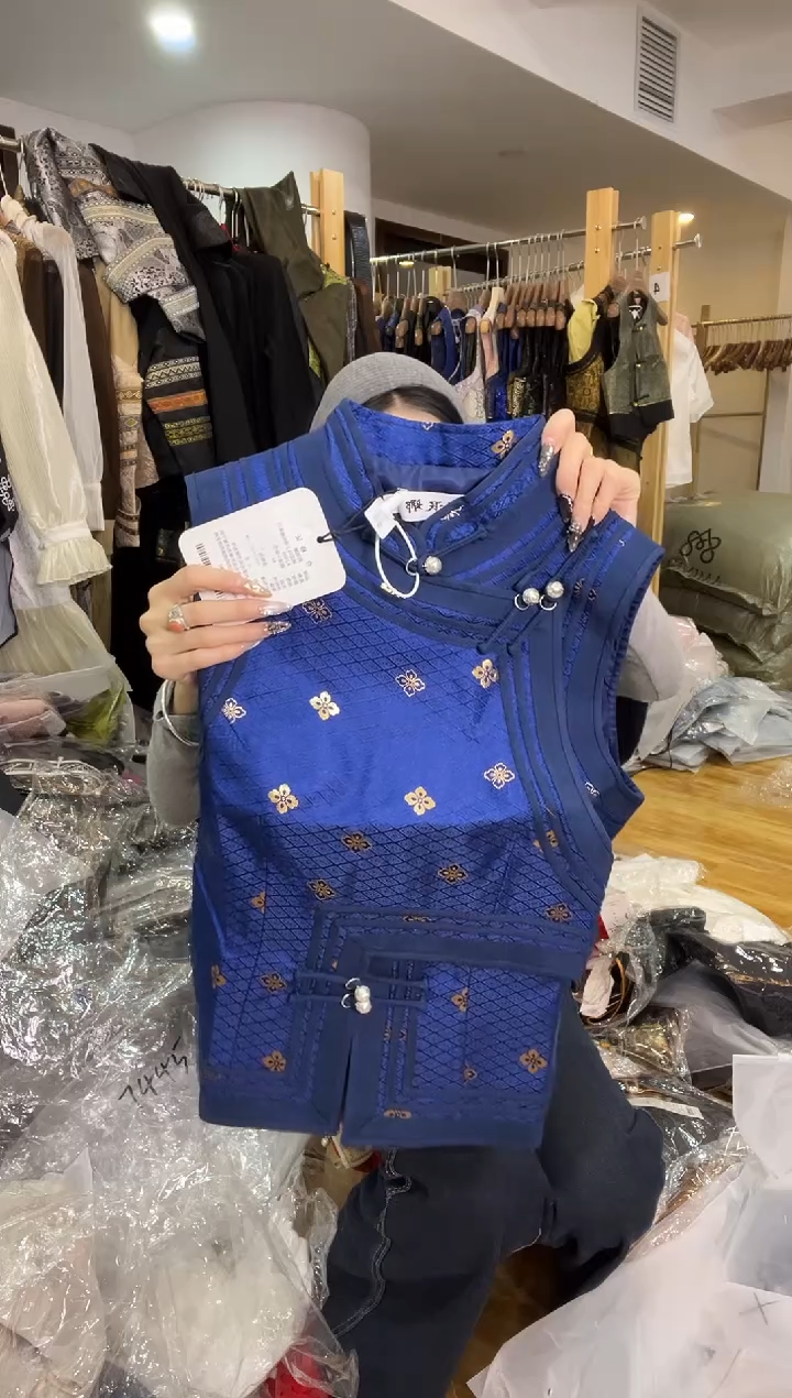 马甲       M码       80-105斤