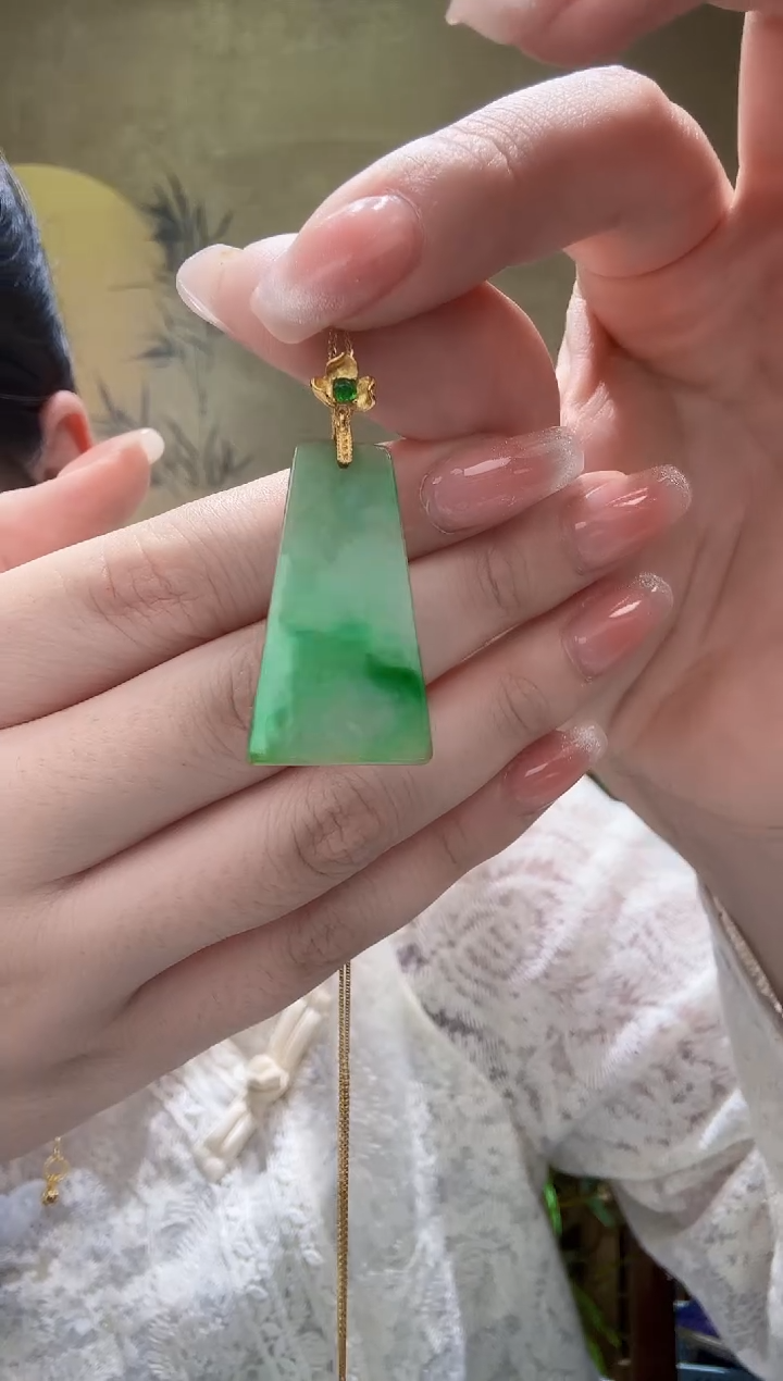 翡翠未镶嵌颈饰吊坠