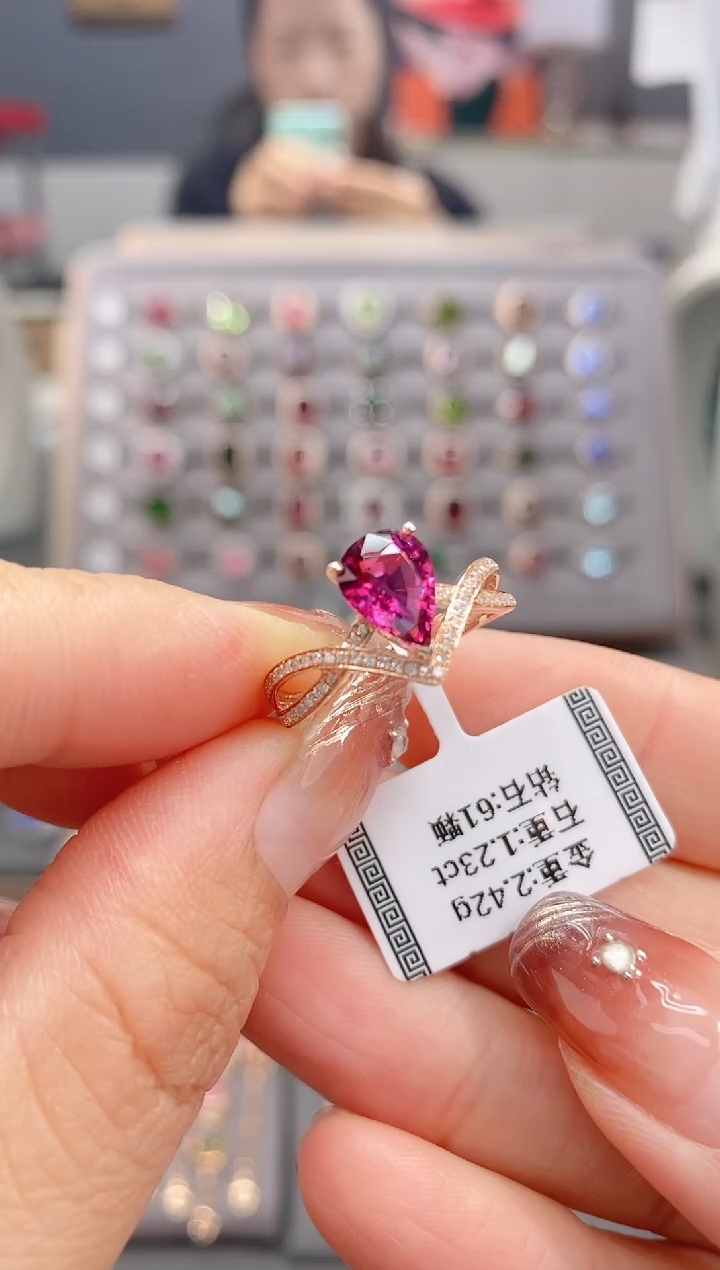 18K金镶嵌戒指碧玺1.23