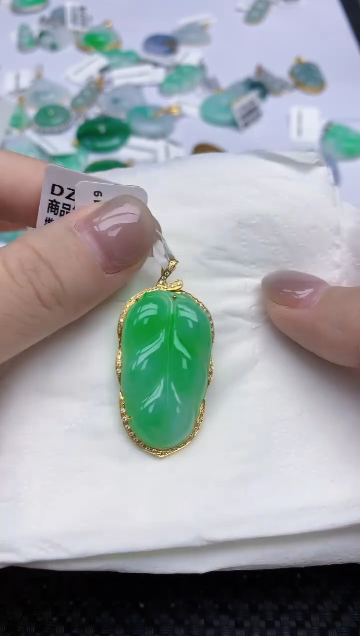 【闪购商品】翡翠颈饰18K金镶嵌天然翡翠A货