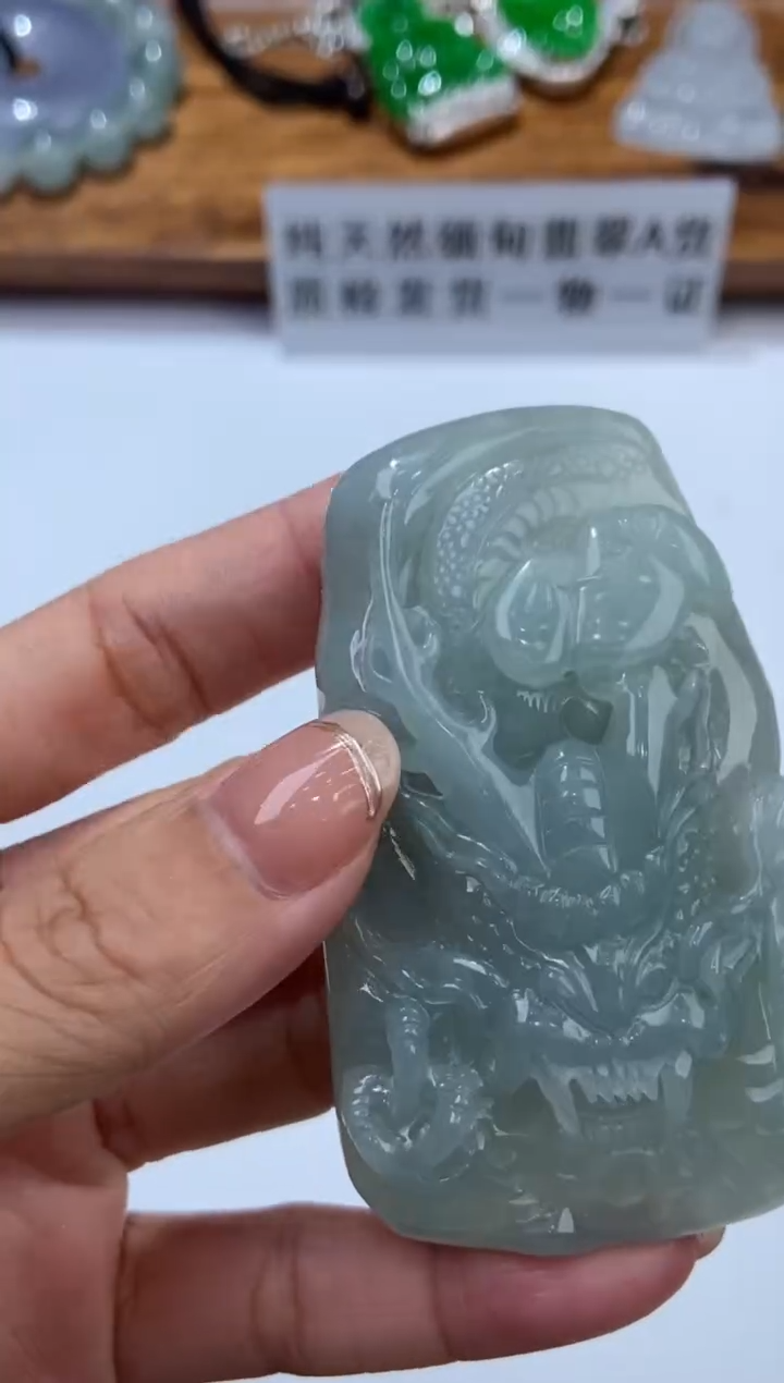 翡翠未镶嵌挂件281304   