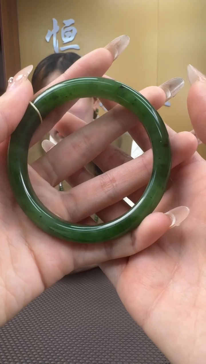 【闪购商品】和田玉手镯未镶嵌60