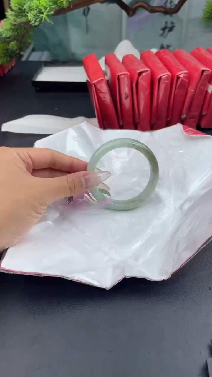 【闪购商品】翡翠手镯未镶嵌2翡翠手镯（微瑕）