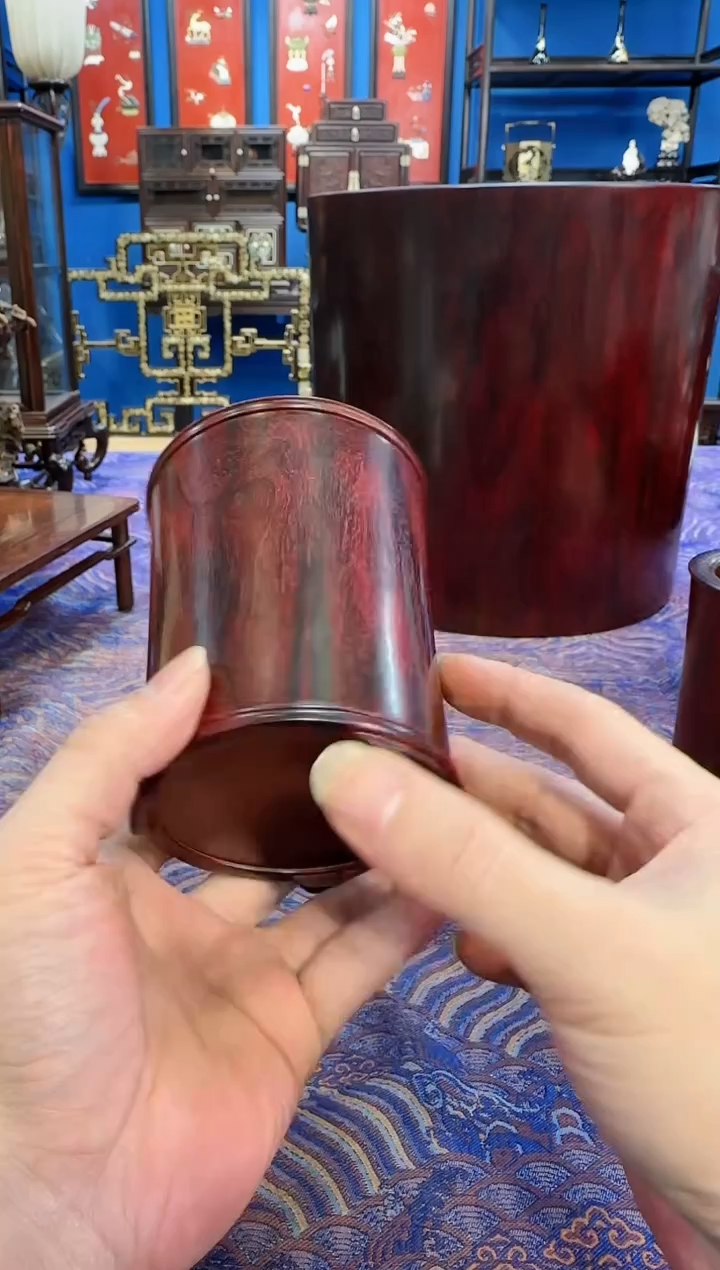 【闪购商品】紫檀木类成套家具笔筒