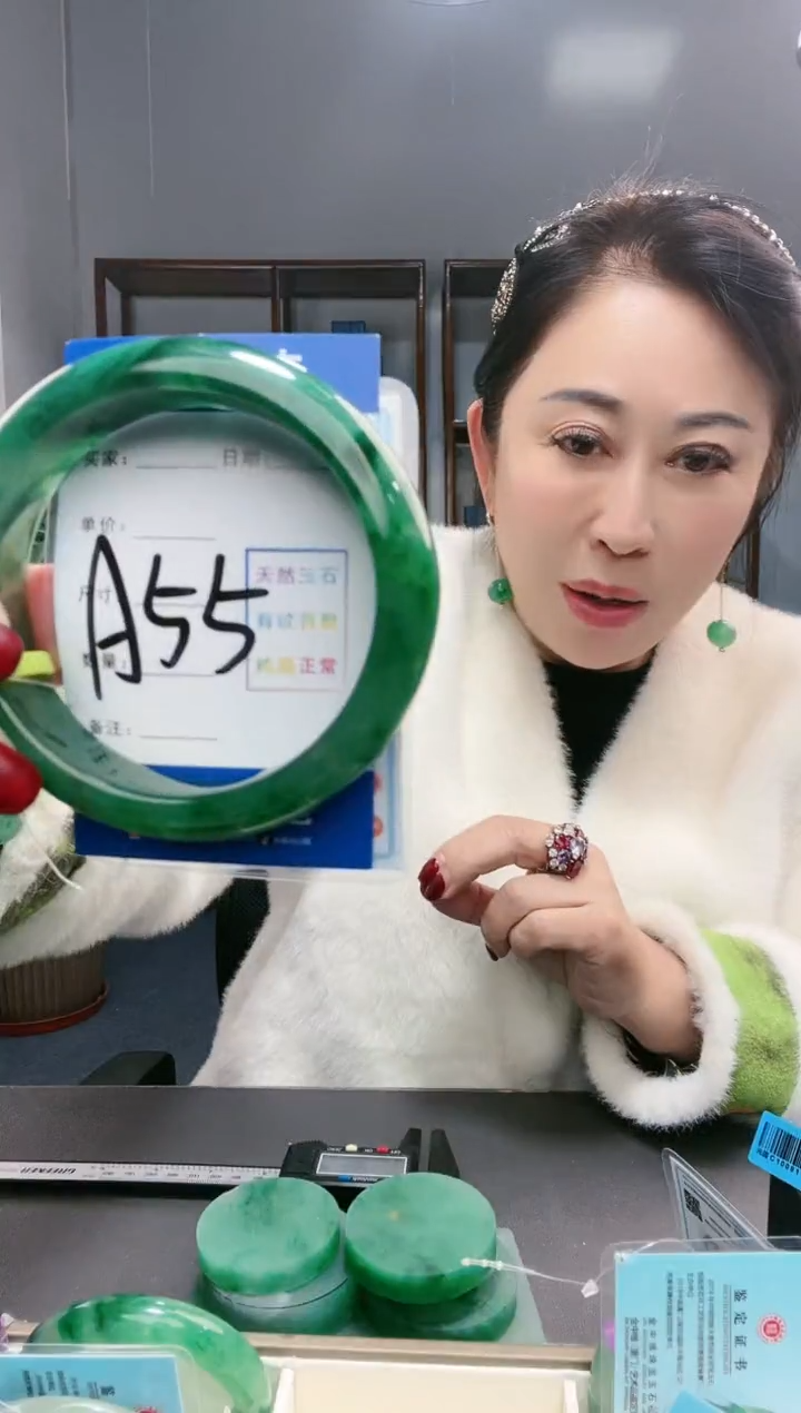 【闪购商品】石英质玉手镯未镶嵌非洲翠