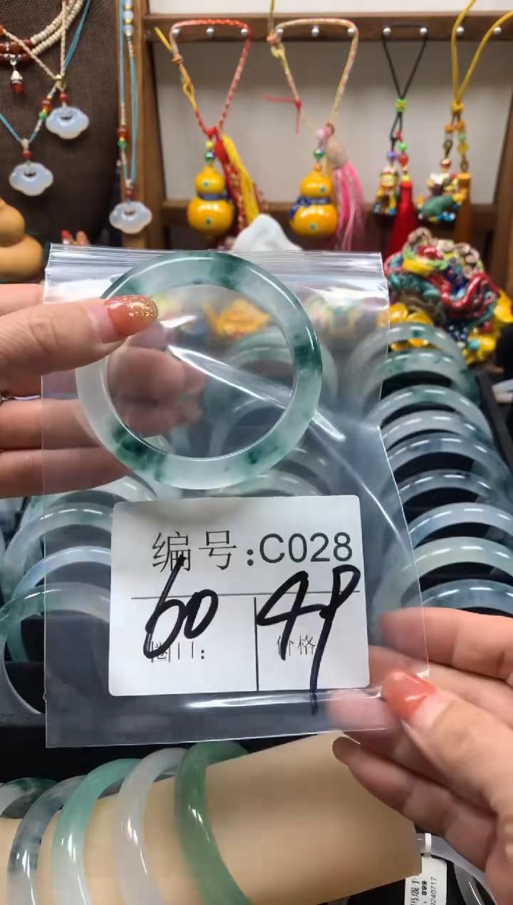 【闪购商品】石英质玉手镯未镶嵌60圈口C028