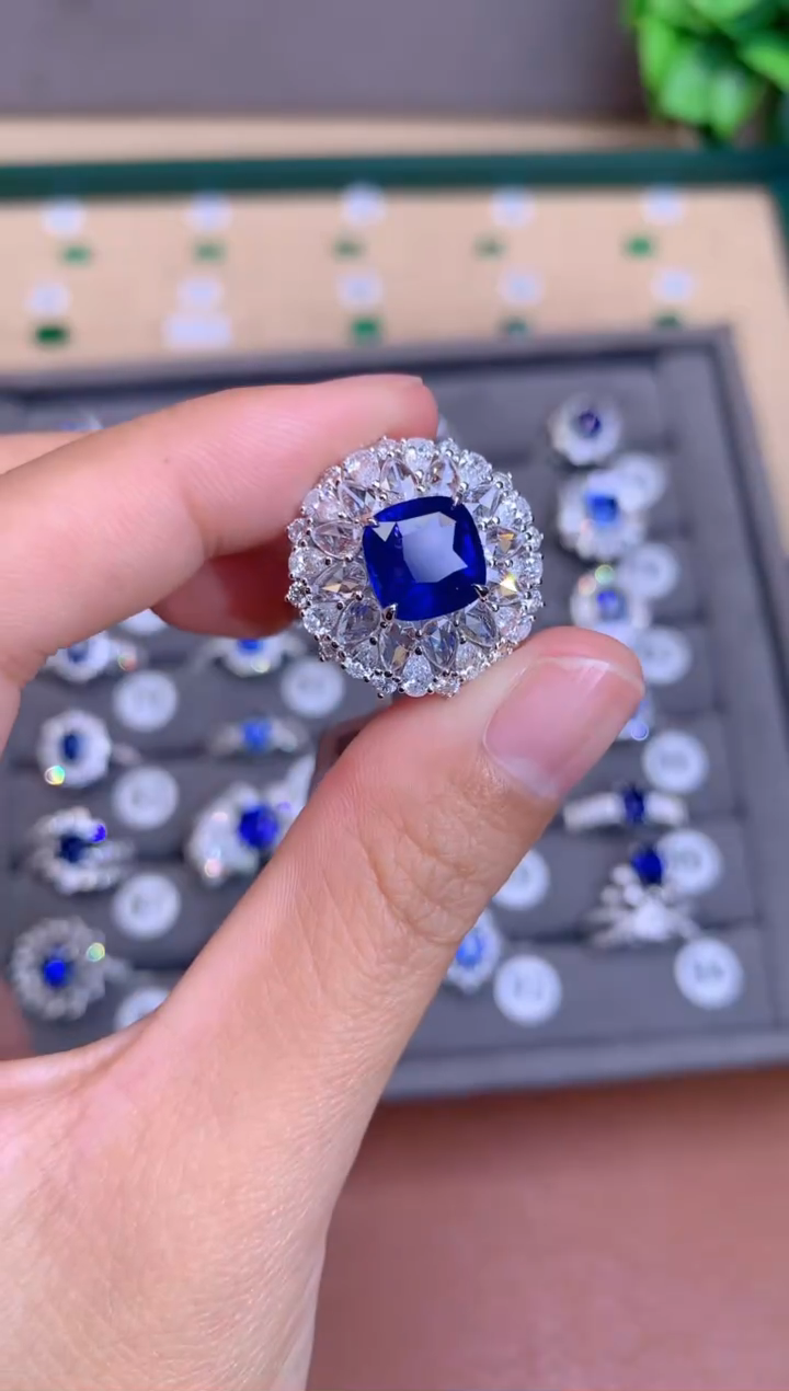 【闪购商品】蓝宝石戒指18K金镶嵌4.06CT