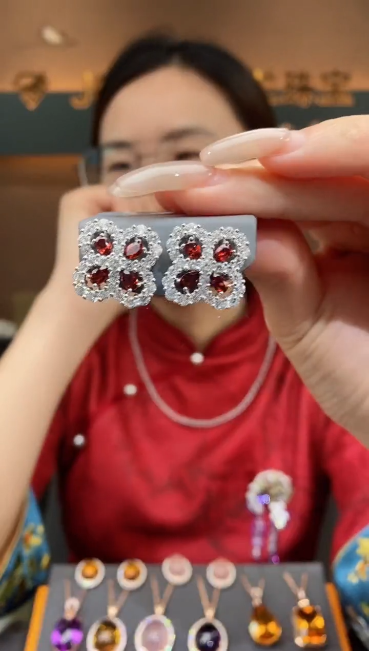 【闪购商品】石榴石耳钉银S925镶嵌石榴石耳钉