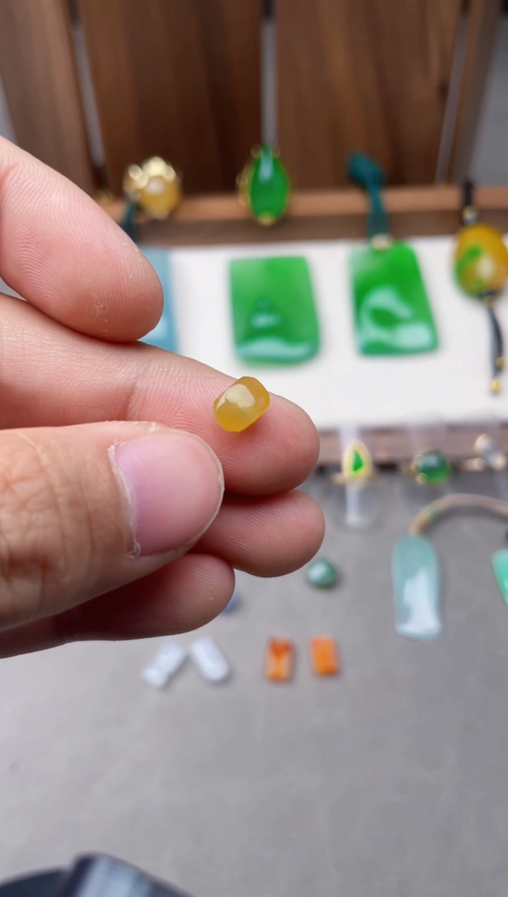 【闪购商品】翡翠配石王朝阳翠语冰黄翡配珠